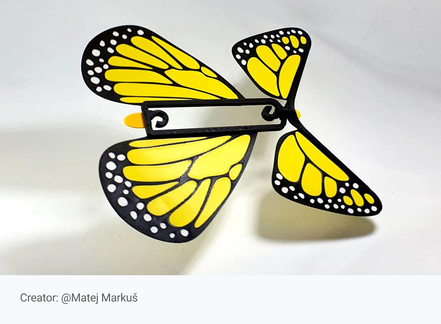 Practical tools and accessories for cooking and serving.